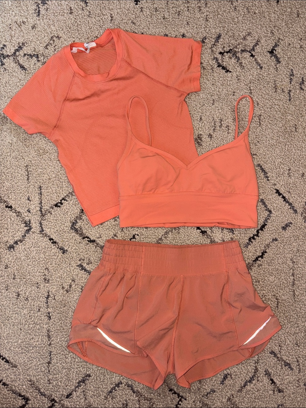 Lululemon set bra/shorts 6 T-shirt 4